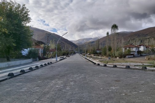 Tanoba Kasabası Belediyesi Erbaa-Koçak-Akkoç ve Tanoba ulaşımını sağlayan grup yolu üzerindeki temizlik ve genişletme çalışmalarını bitirdi.